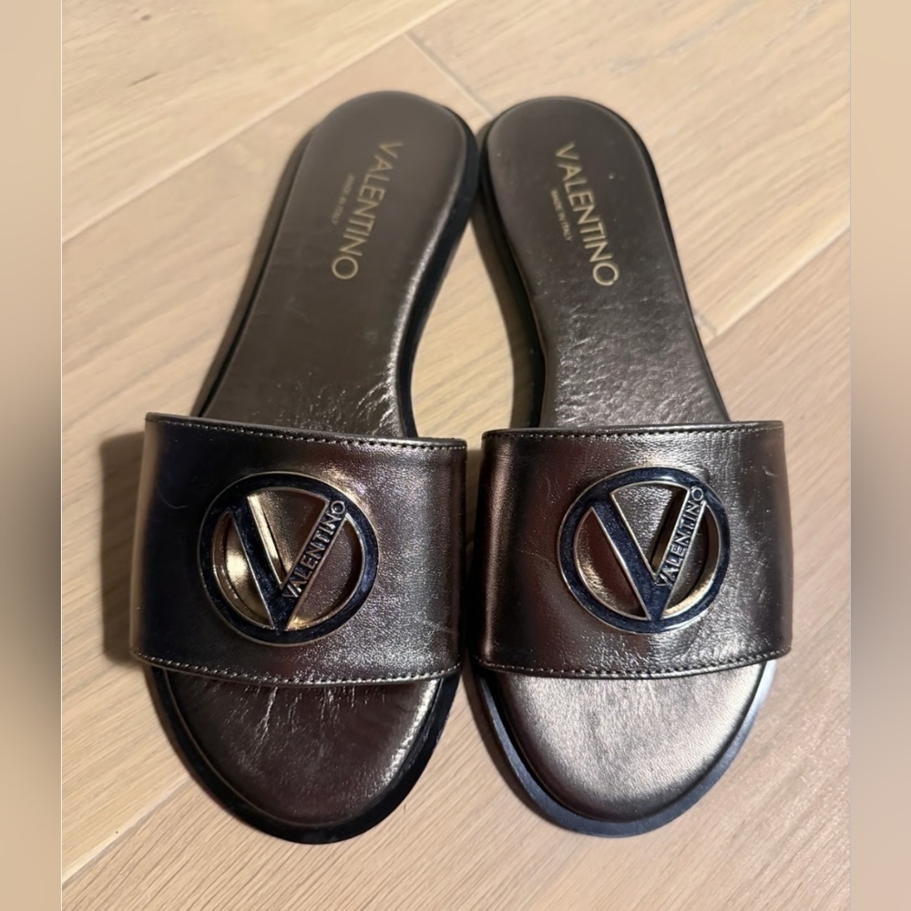 SIZE  7 AUTHENTIC. Valentino Logo Slide Sandals - Picture 8 of 8